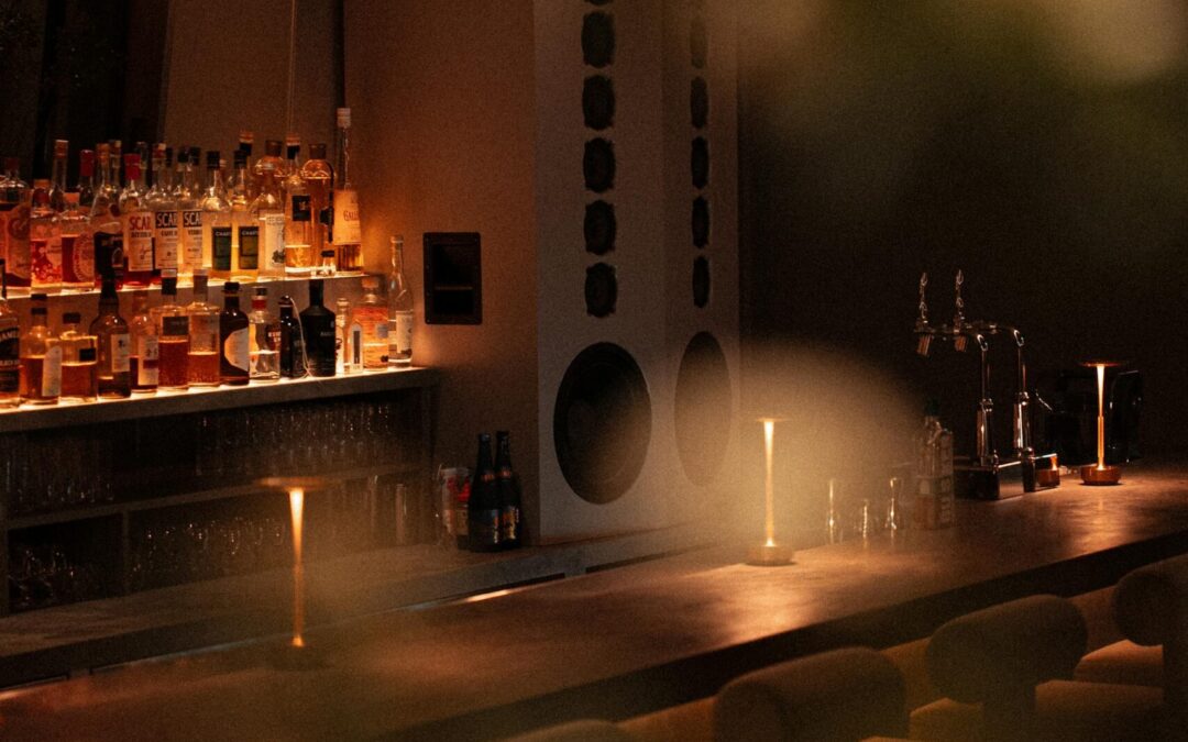Reimagining Nightlife: How to Plan a Themed Bar Crawl for a Fun and Memorable Evening in Seattle